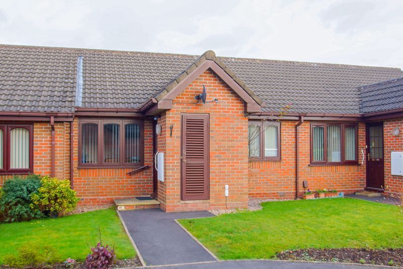 2 bed bungalow for sale in Stonehouse Close (ref 10128084) AP