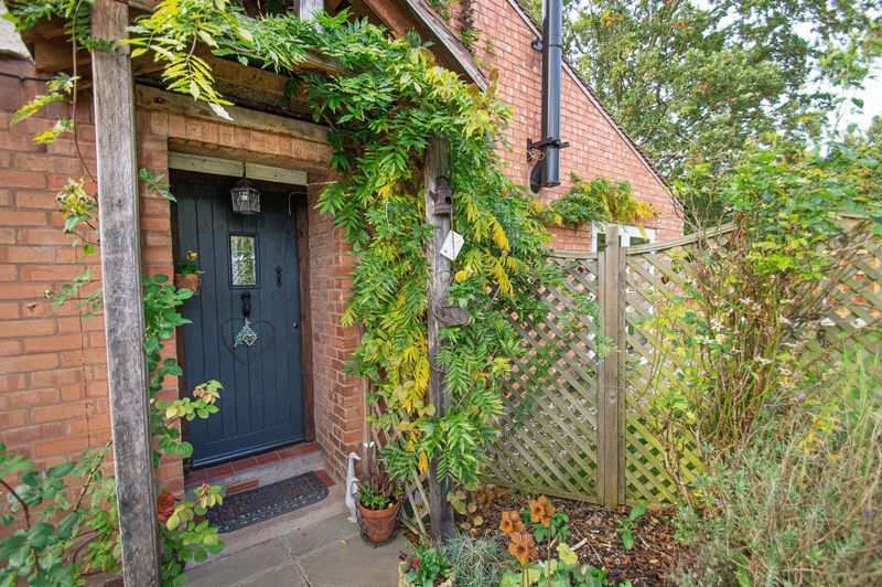 3 Bedroom Semi Detacheds For Sale In Redditch Ap Morgan Estate Agents