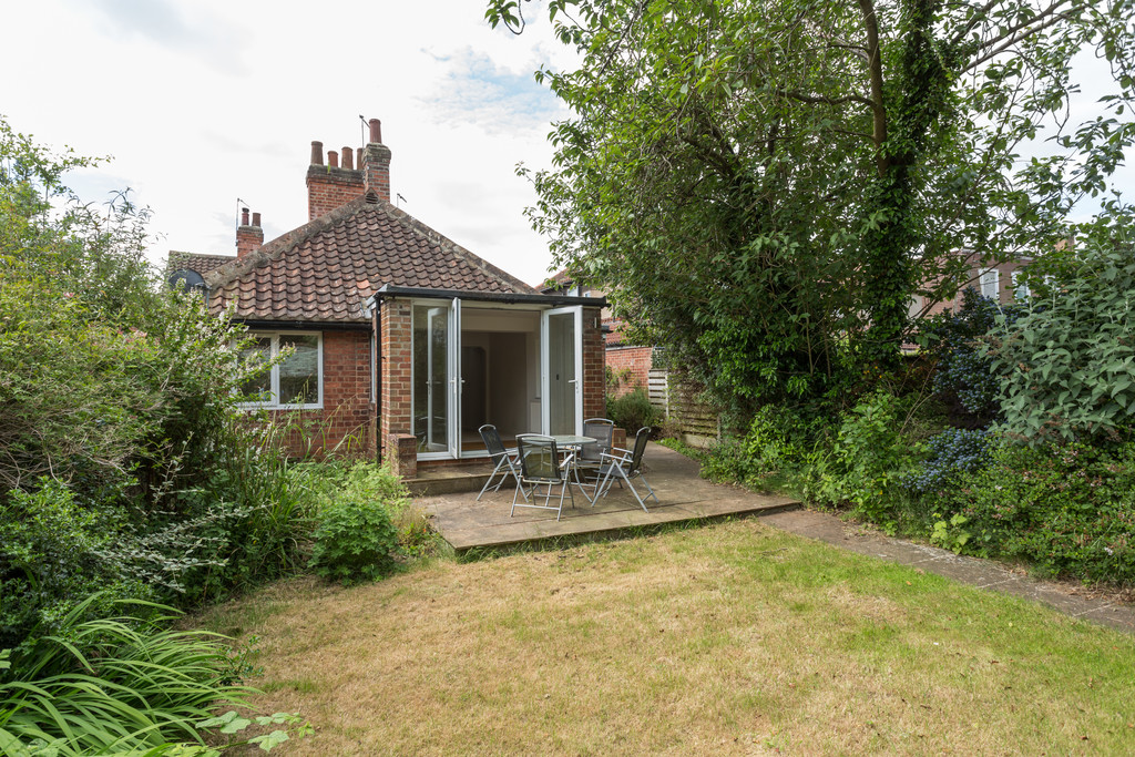 2 bed bungalow for sale in Middlethorpe Grove, York, YO24