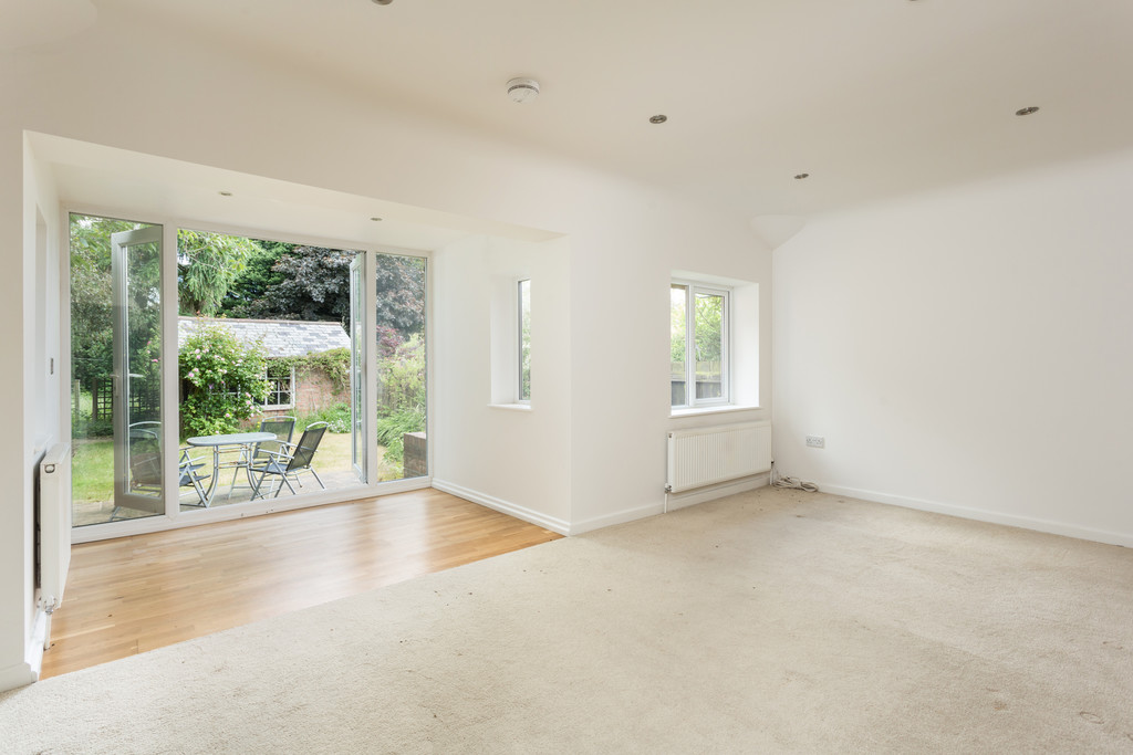 2 bed bungalow for sale in Middlethorpe Grove, York  - Property Image 2