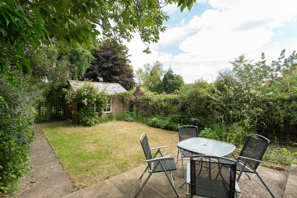 2 bed bungalow for sale in Middlethorpe Grove, York  - Property Image 3