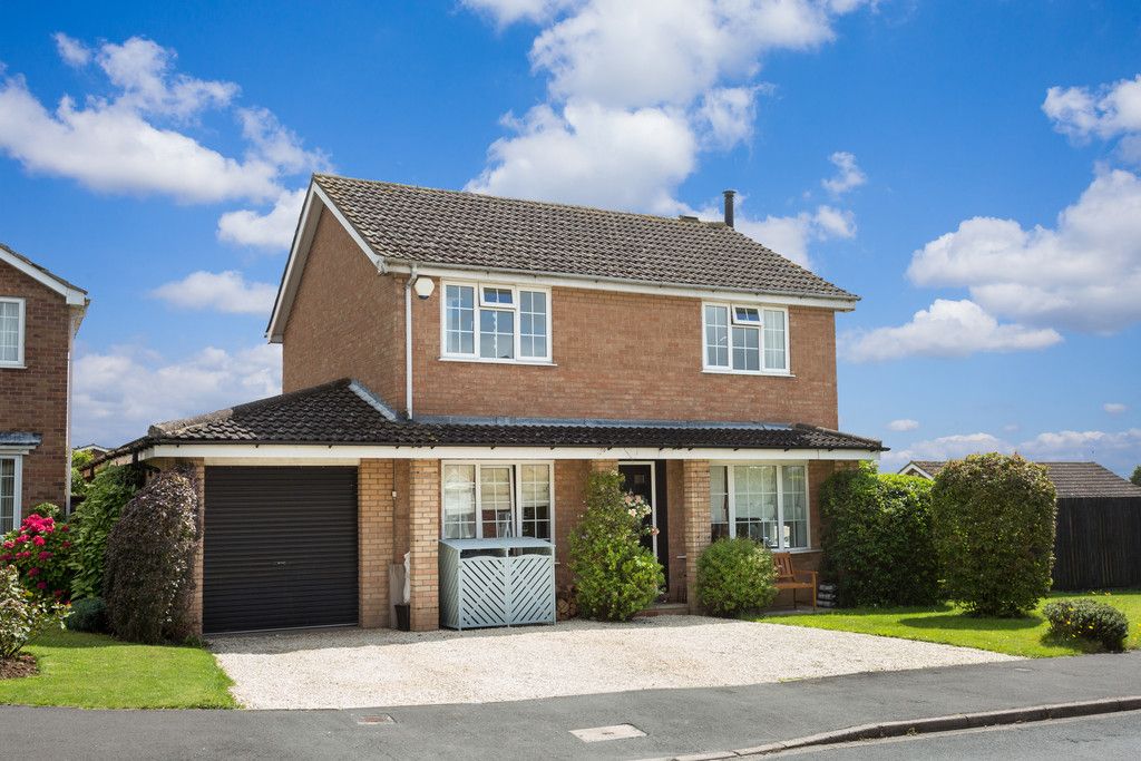 4 bed house for sale in Weavers Close, Copmanthorpe, York  - Property Image 1