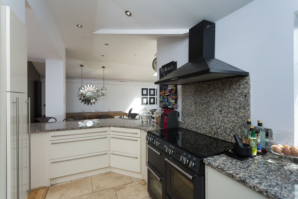 4 bed house for sale in Weavers Close, Copmanthorpe, York  - Property Image 8