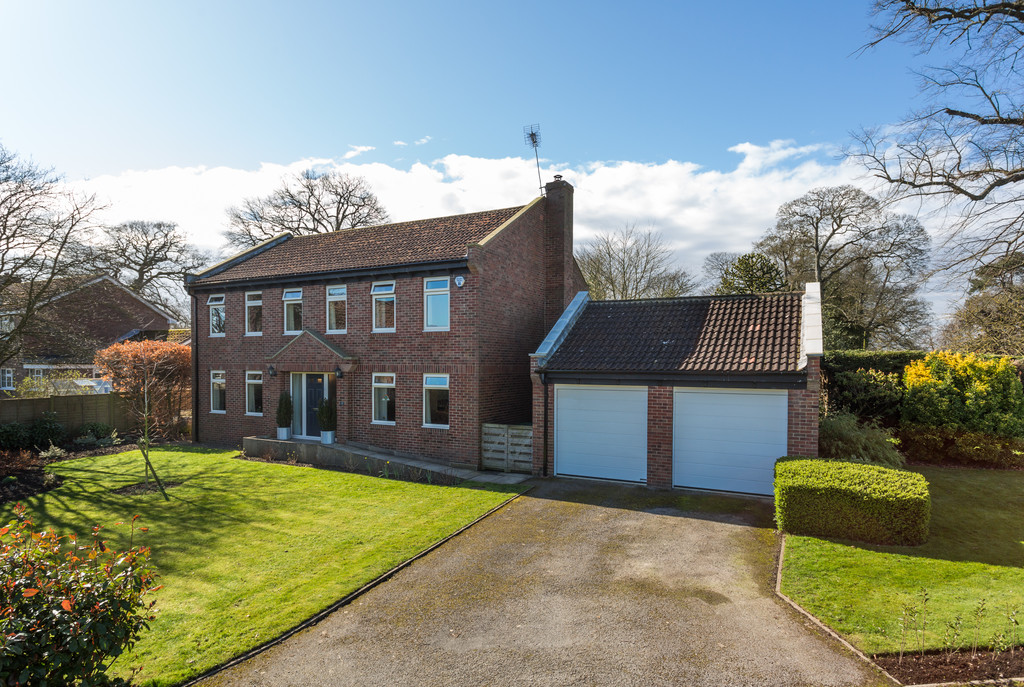4 bed house for sale in Rectory Close, Bolton Percy, York, YO23