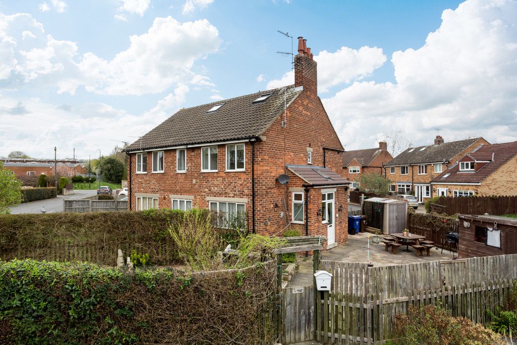 3 bed flat for sale in Queens Gardens, Tadcaster, LS24