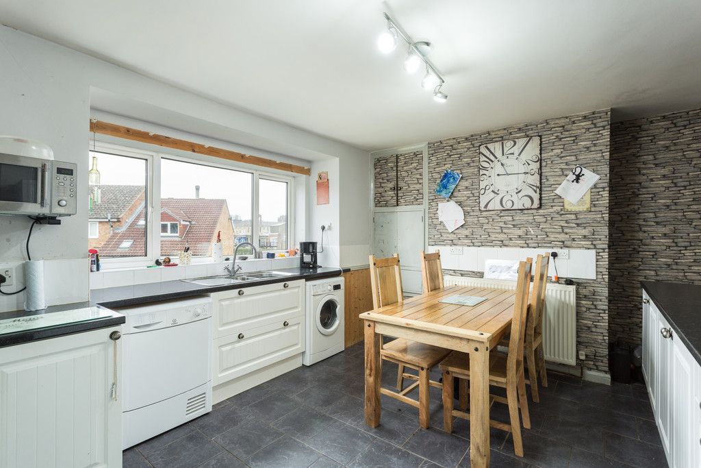 3 bed flat for sale in Queens Gardens, Tadcaster  - Property Image 3