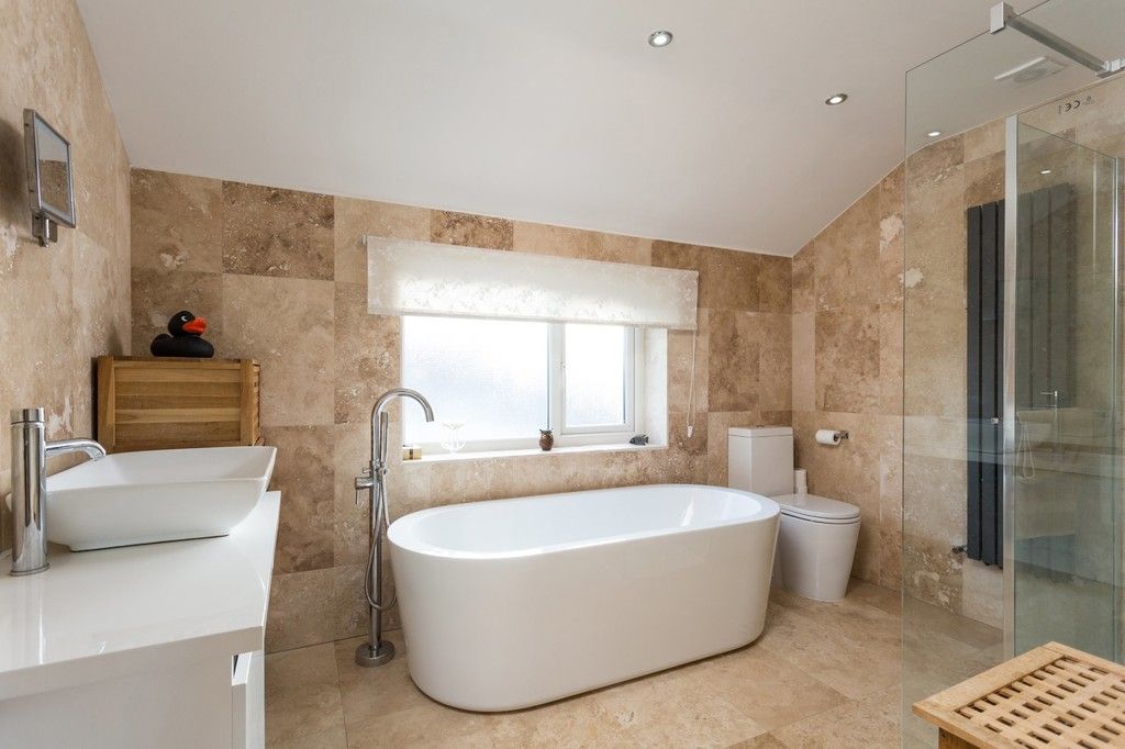 3 bed house for sale in York Road, Tadcaster, LS24