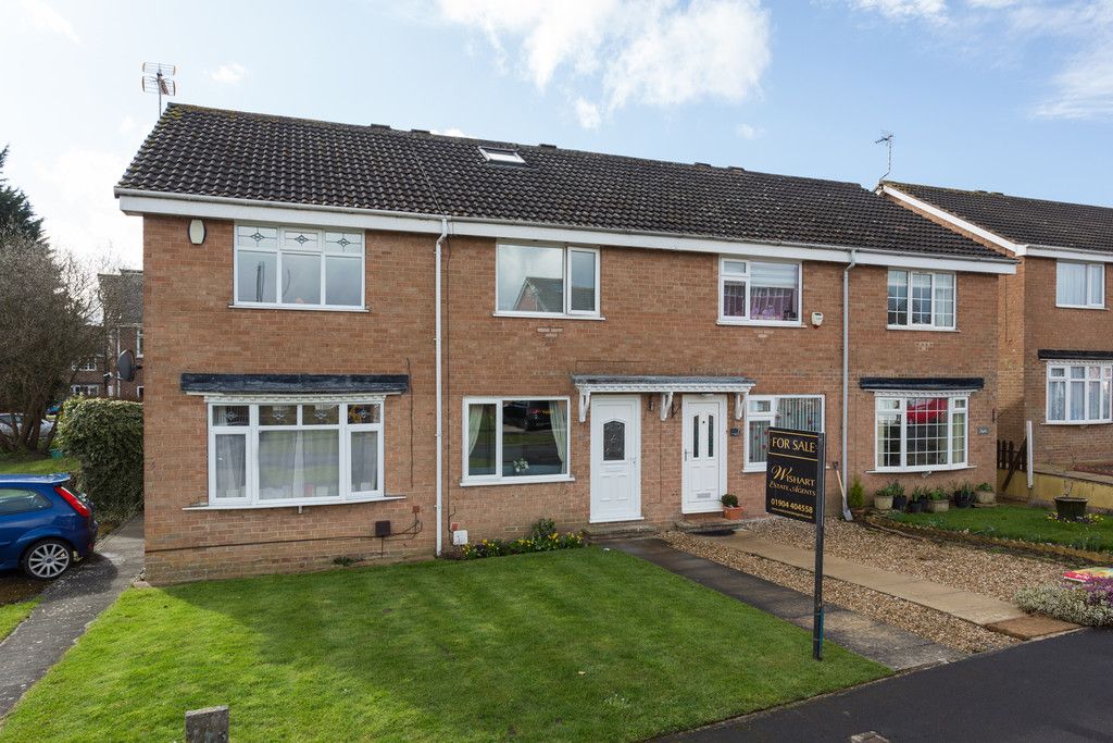 3 bed house for sale in Ostlers Close, Copmanthorpe, York - Property Image 1