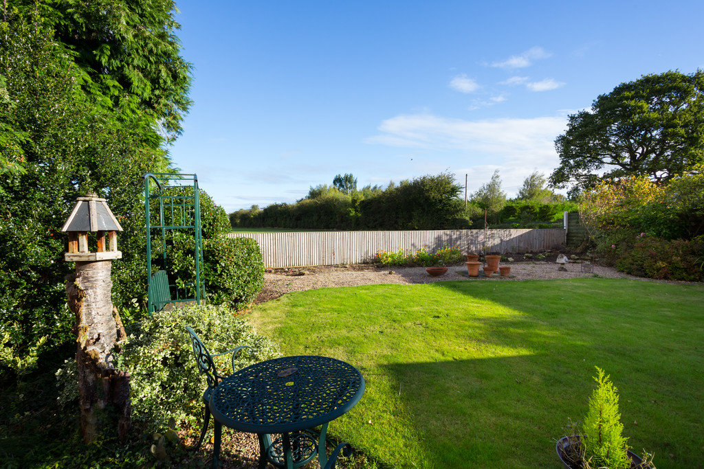 2 bed bungalow for sale in Drome Road, Copmanthorpe, York  - Property Image 11