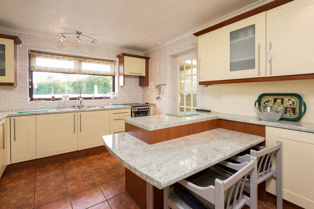 2 bed bungalow for sale in Drome Road, Copmanthorpe, York  - Property Image 4