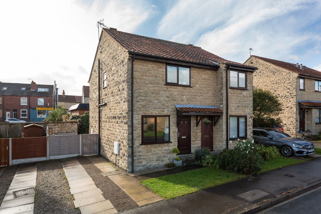 2 bed house for sale in Manor Road, Tadcaster  - Property Image 1