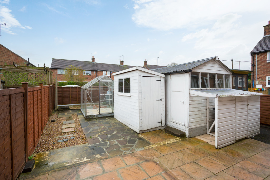 3 bed house for sale in Field Drive, Tadcaster 2