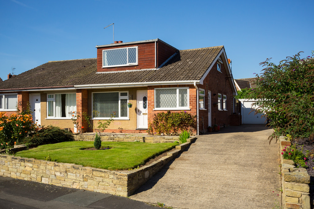 5 bed bungalow for sale in The Fairway, Tadcaster  - Property Image 1