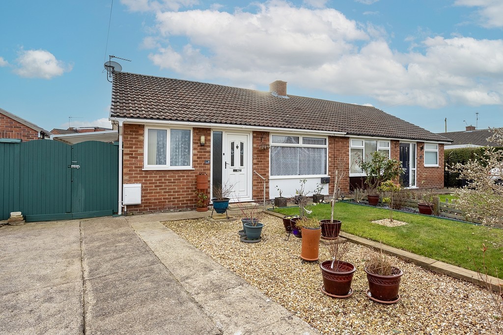 2 bed bungalow for sale in Wasdale Close, Rawcliffe, York - Property Image 1