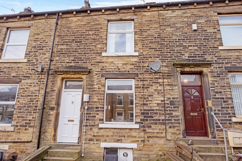 2 bed house to rent in Carlton House Terrace, HX1