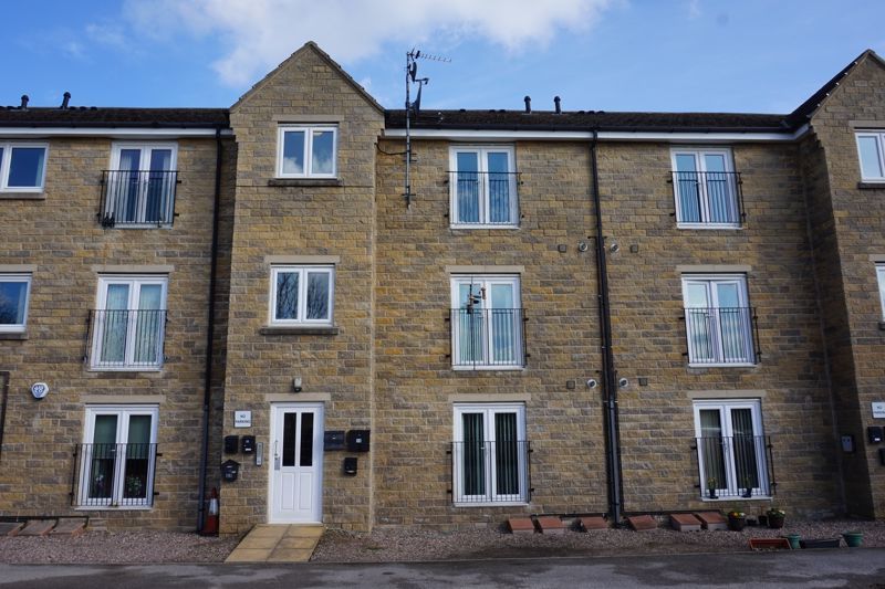 2 bed flat to rent in Halifax Road, HX3