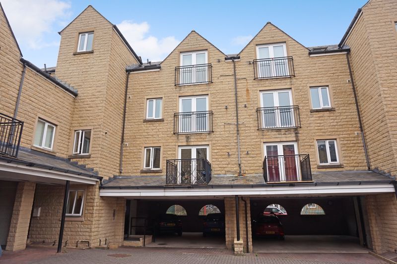 2 bed flat for sale in West View, HX3