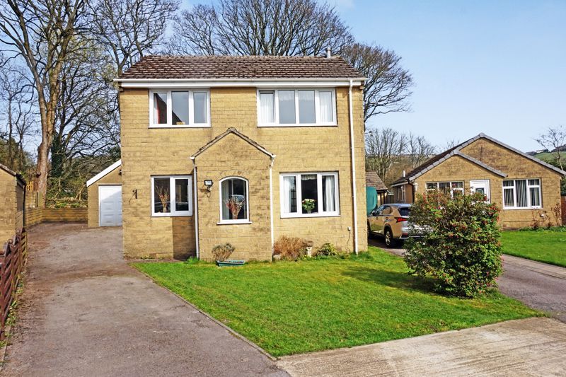 4 bed house for sale in Laurel Bank Close, HX2