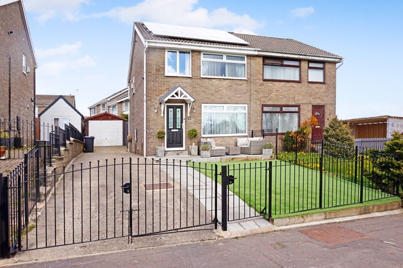 3 bed house for sale in Heathmoor Park Road, HX2