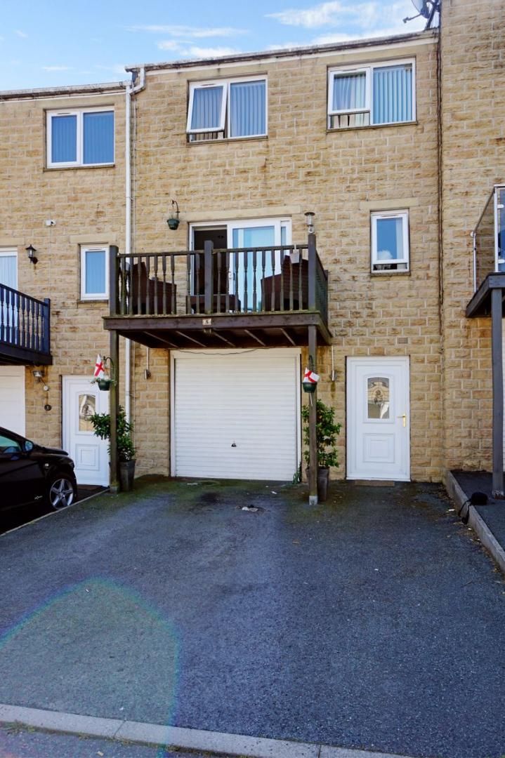 3 bed house for sale in Aislaby Heights, HX2