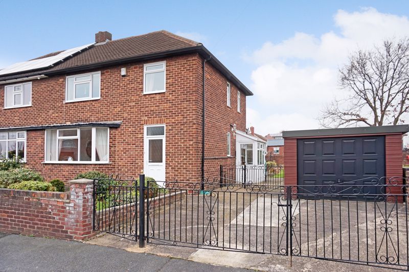 3 bed house for sale in Pennine Road 1