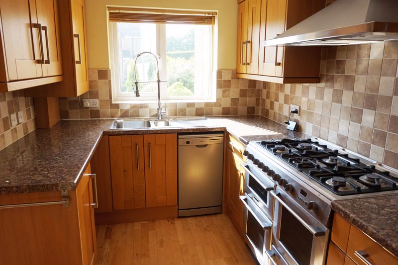 2 bed house for sale in Field View 5