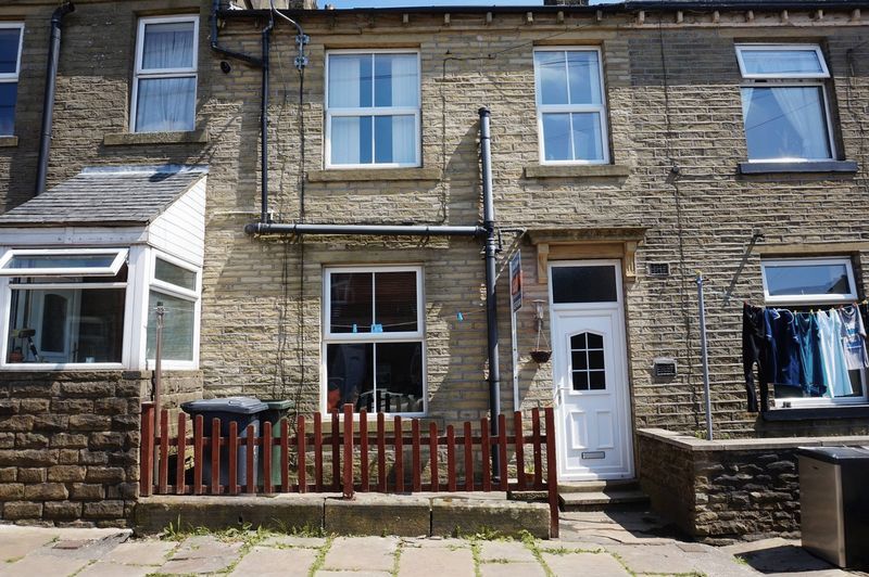 2 bed house to rent in Alma Street, BD13