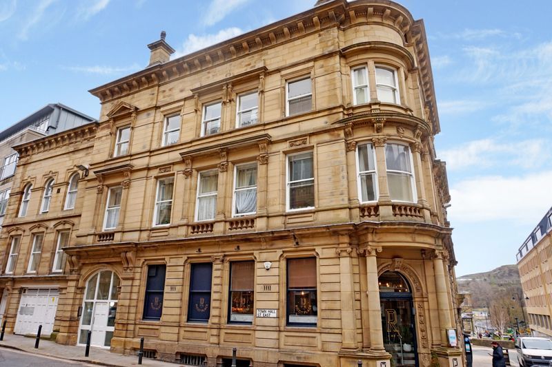 2 bed flat to rent in Town Hall Street East, HX1
