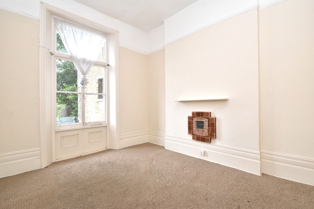 2 bed flat to rent in Widmore Road, Bromley 3