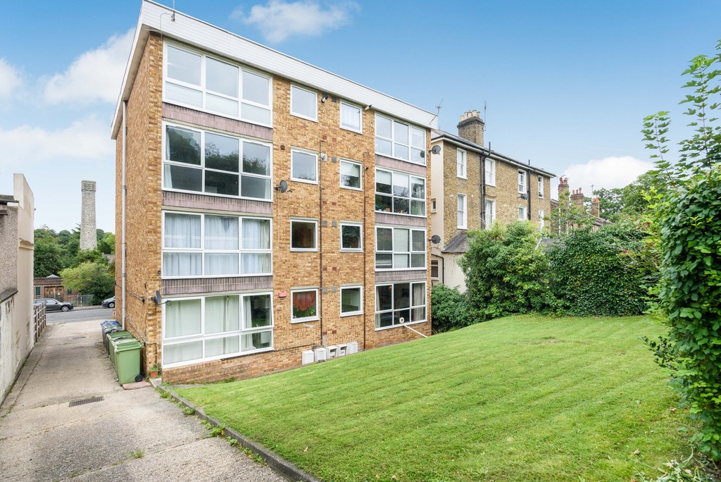 2 bed flat to rent in Valley Road, Bromley 15