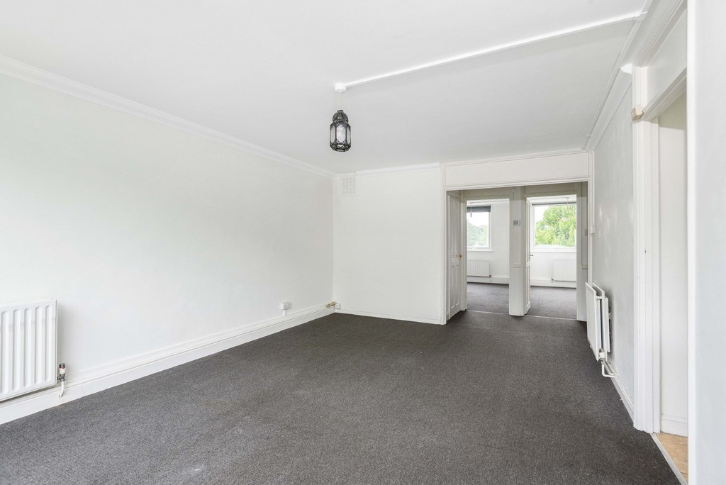 2 bed flat to rent in Valley Road, Bromley 6