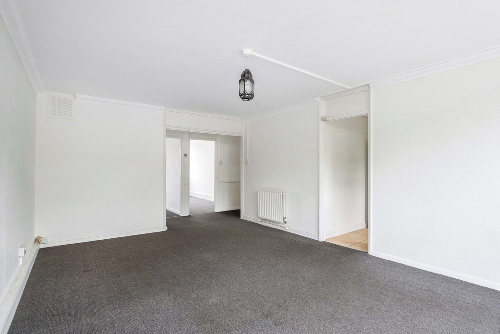2 bed flat to rent in Valley Road, Bromley 7