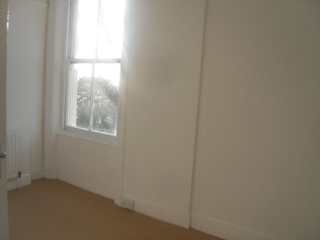 2 bed flat to rent in Widmore Road, Bromley 5