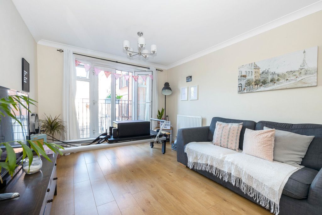 2 bed flat to rent in Hardwick House, Masons Hill, BR2