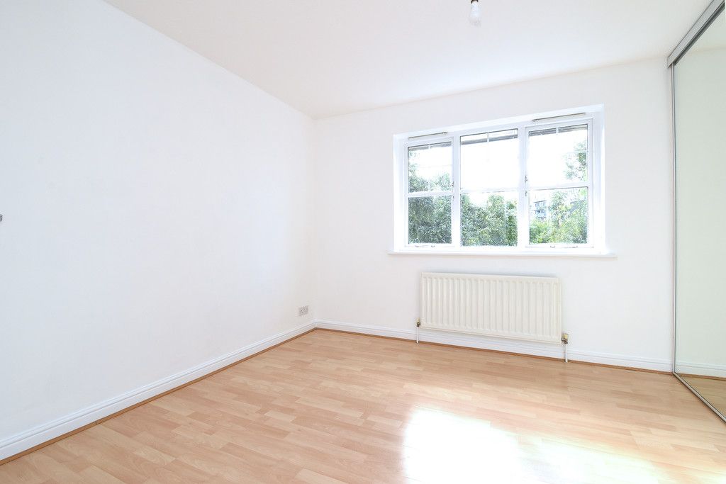 2 bed house to rent in Woldham Place, Bromley 3