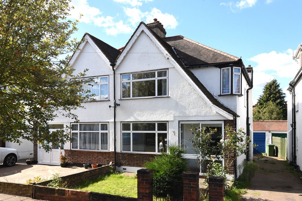 3 bed house to rent in Braemar Gardens 1