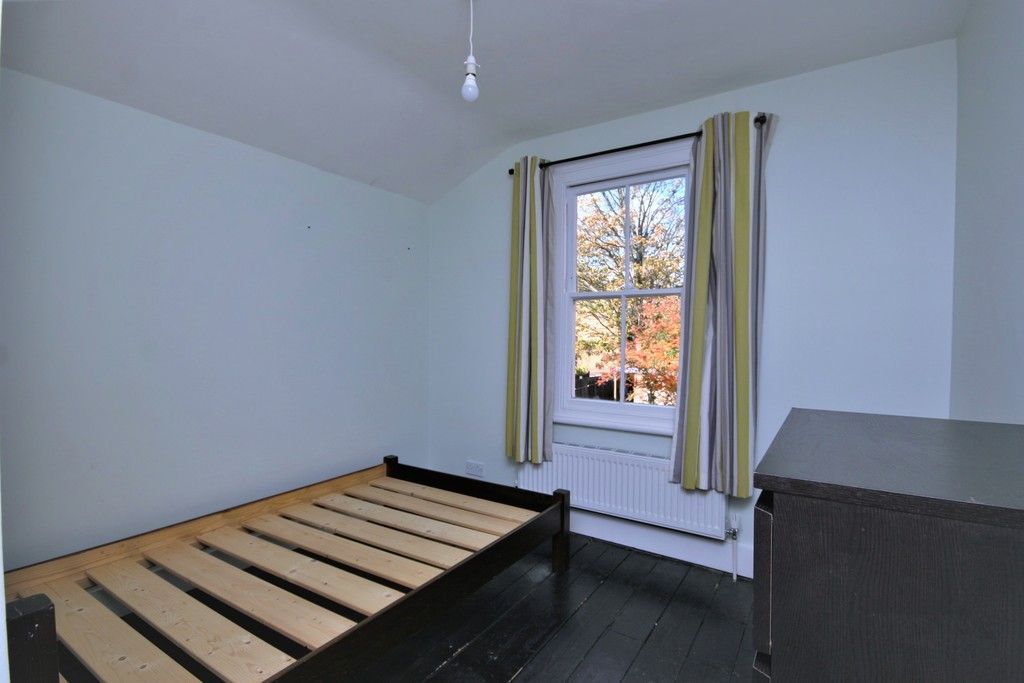 4 bed house to rent in Lampmead Road, London 3