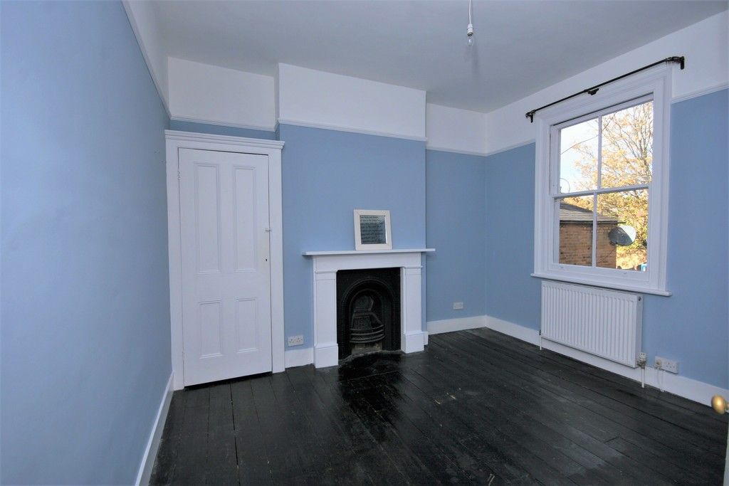 4 bed house to rent in Lampmead Road, London 4