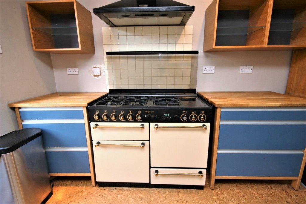 4 bed house to rent in Lampmead Road, London 7