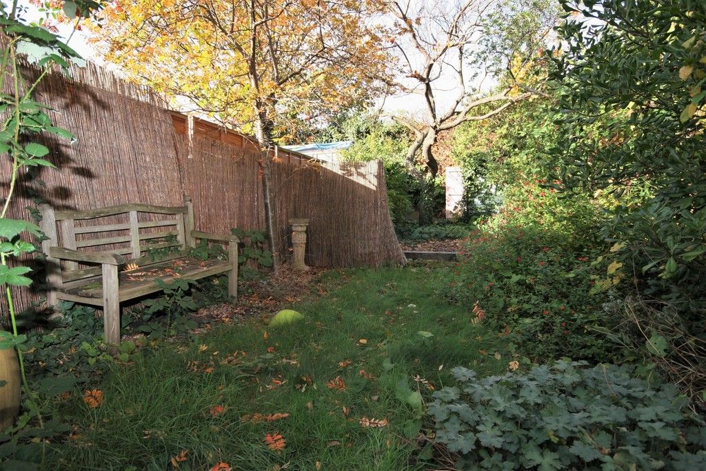 4 bed house to rent in Lampmead Road, London 8