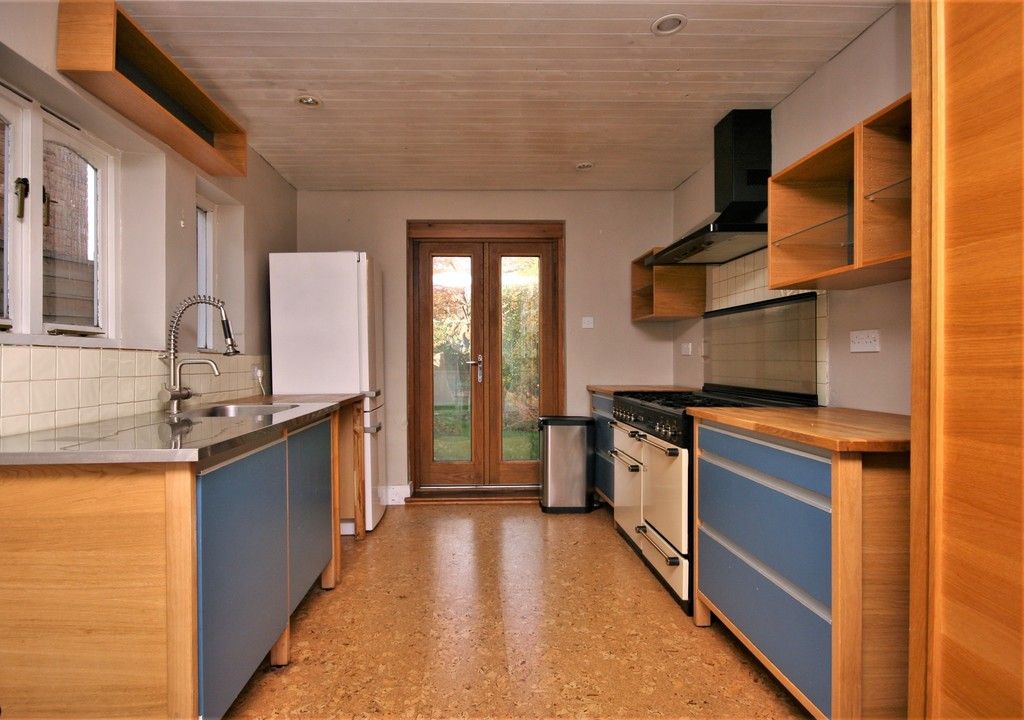 4 bed house to rent in Lampmead Road, London 9