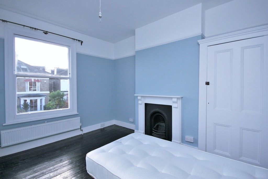 4 bed house to rent in Lampmead Road, London 10