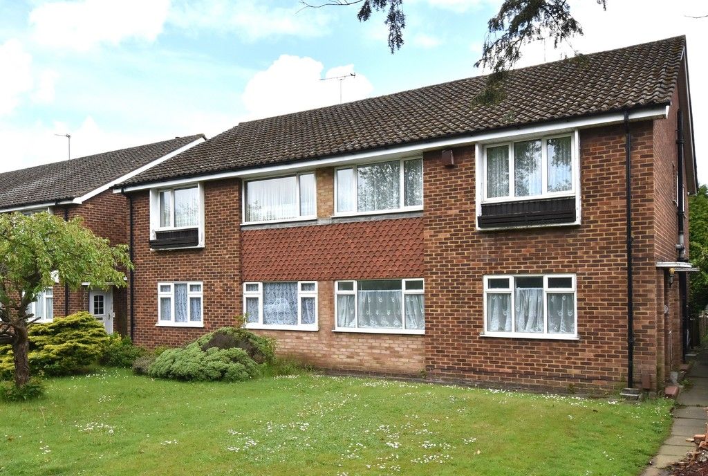 2 bed flat for sale in Farnborough Common, Locksbottom, BR6