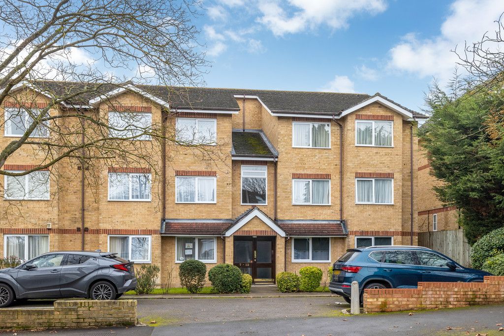 2 bed flat to rent in Durham Avenue, Bromley, BR2
