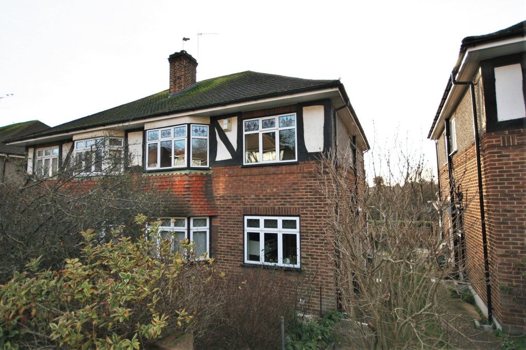 2 bed flat for sale in Mill Vale, Bromley 1