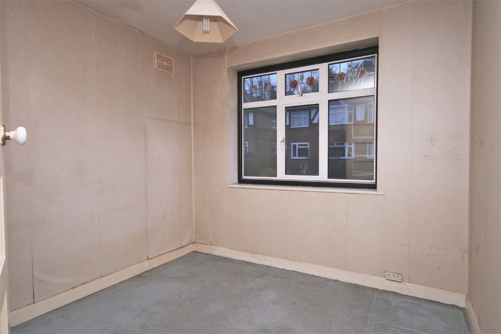 2 bed flat for sale in Mill Vale, Bromley 3