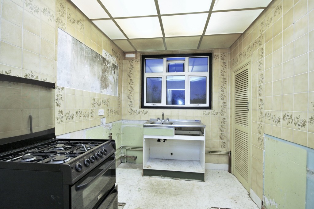 2 bed flat for sale in Mill Vale, Bromley 4
