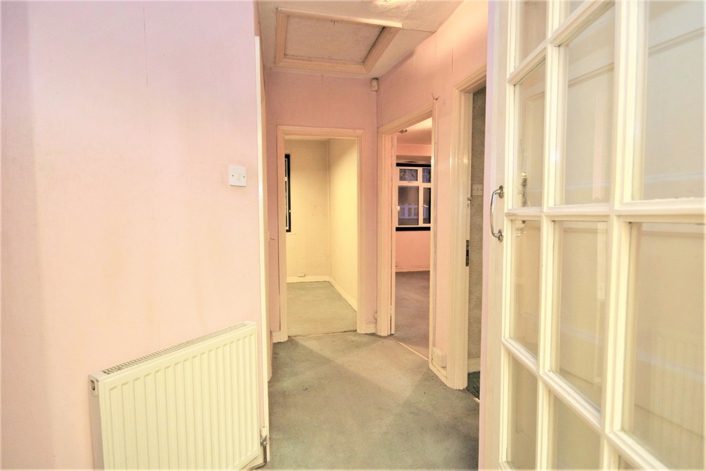 2 bed flat for sale in Mill Vale, Bromley 5