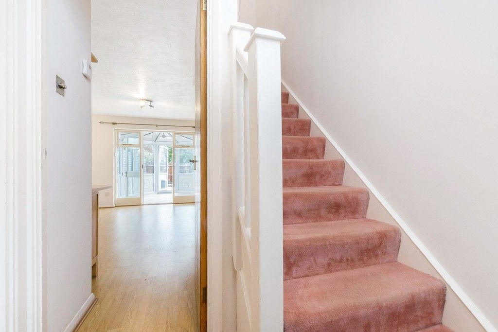 2 bed house to rent in Wharton Road, Bromley 2