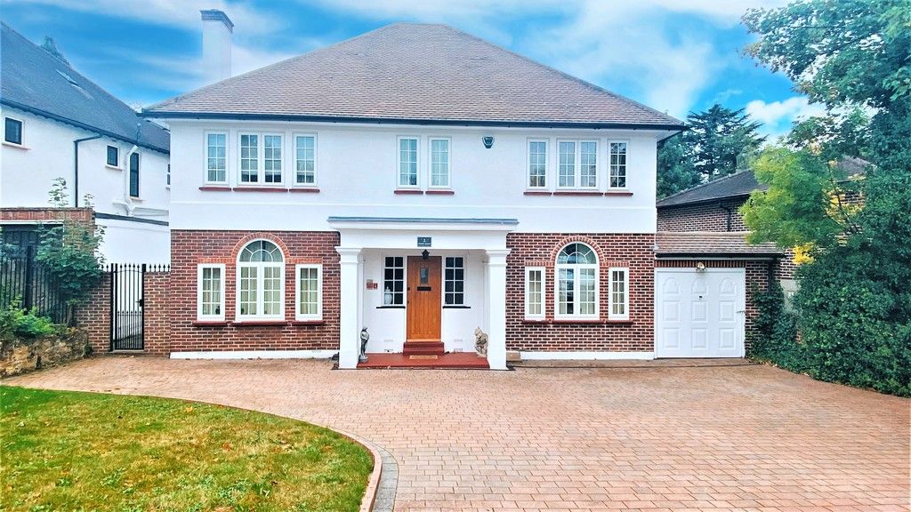 5 bed house to rent in Stone Road, Bromley 1